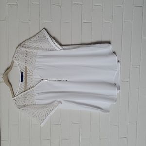Apt. 9 white and lace top with zipper placket. Size XXL